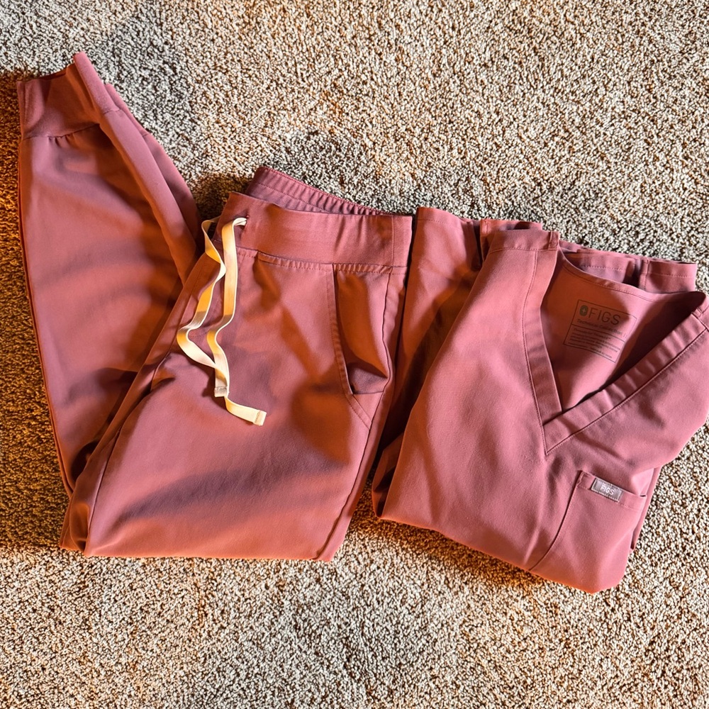 Figs mauve scrub set size small